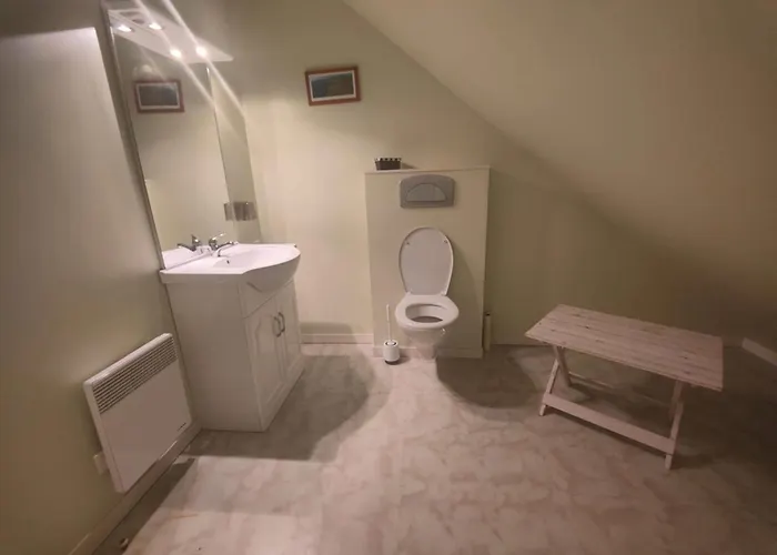 6 Personnes Sainte-Cecile (Manche)